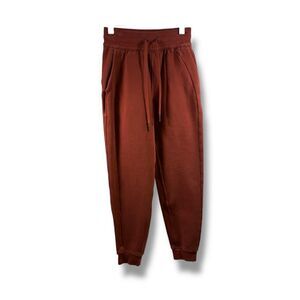 Lululemon Scuba High Rise Joggers in Date Brown Size 0